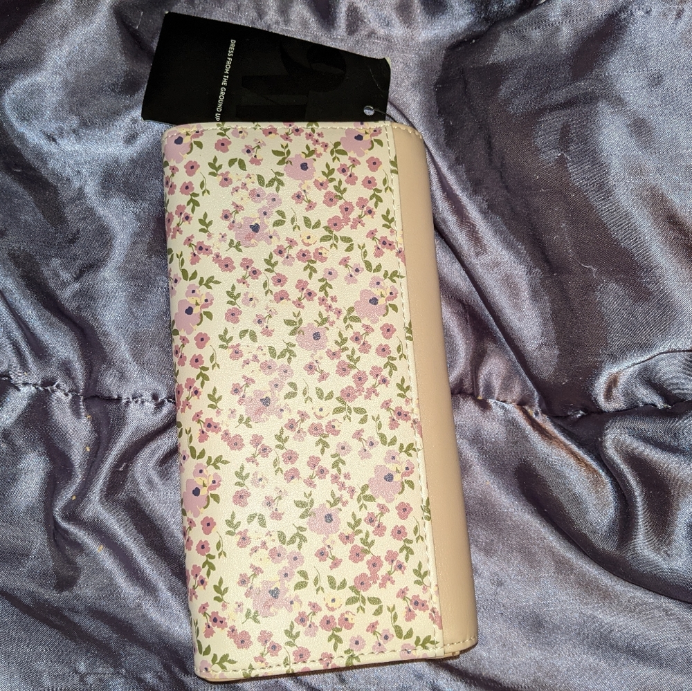 NINE WEST CLUTCH/WALLET - Picture 2 of 7